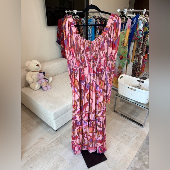 Farm Rio: WILD HORSES ROSE SMOCKED
SLEEVE MAXI DRESS - Picture 7 of 12